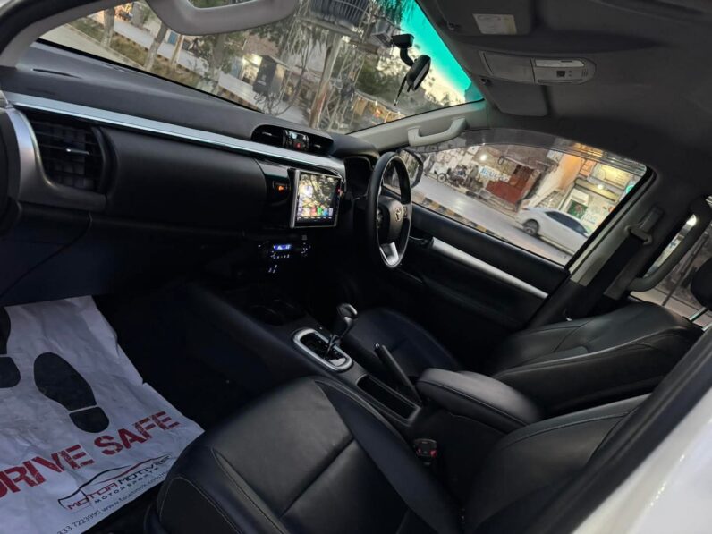 
								Used 2022 Toyota Hilux full									