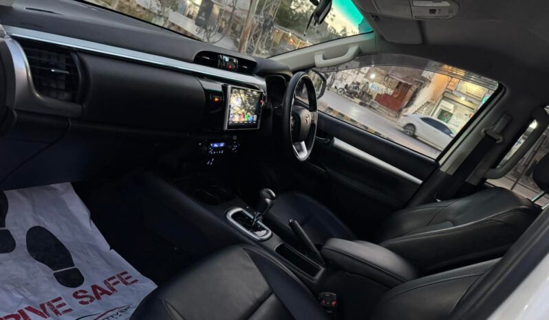
								Used 2022 Toyota Hilux full									