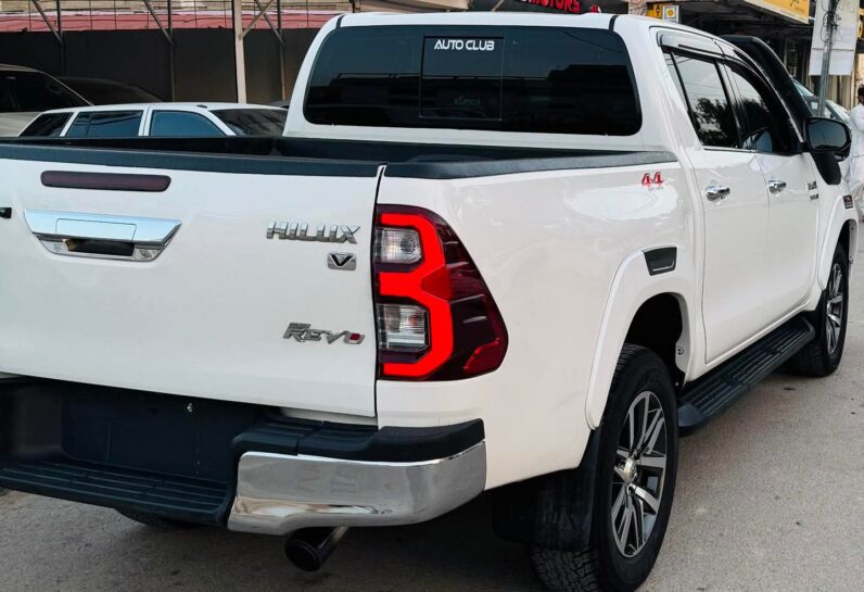 
								Used 2019 Toyota Hilux full									