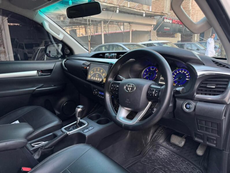 
								Used 2019 Toyota Hilux full									