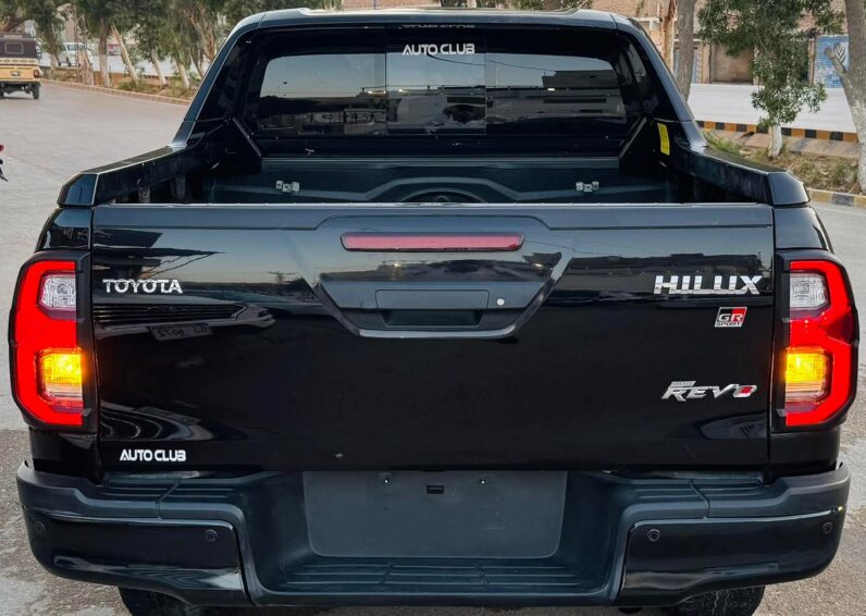
								Used 2023 Toyota Hilux full									
