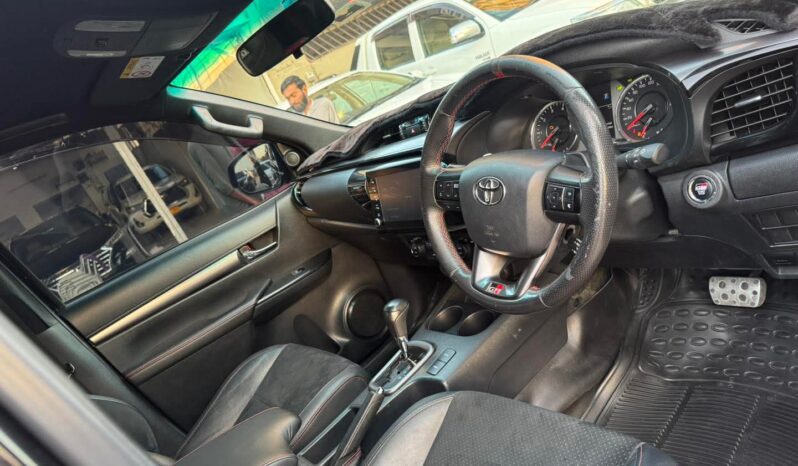 
								Used 2023 Toyota Hilux full									