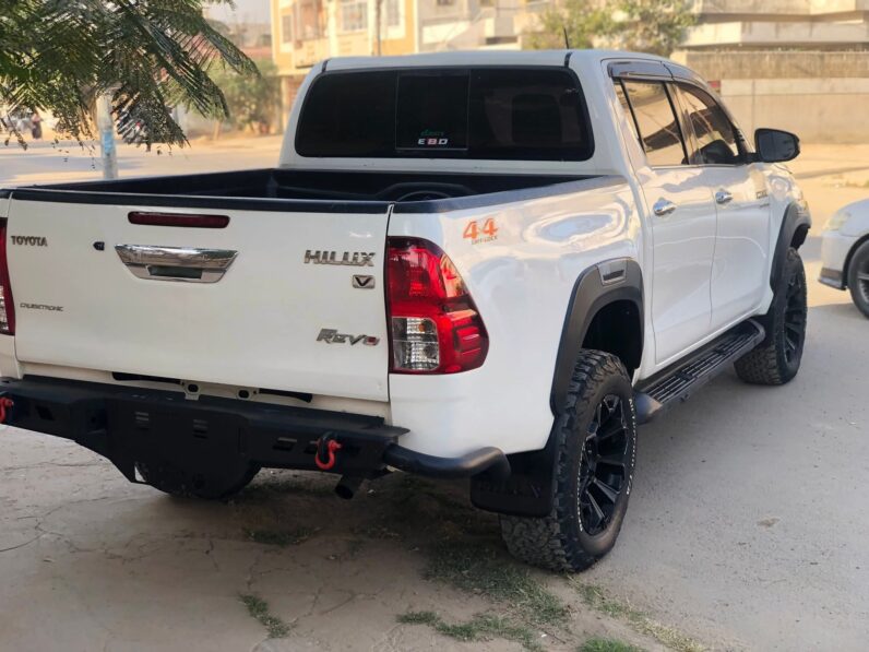 
								Used 2017 Toyota Hilux full									