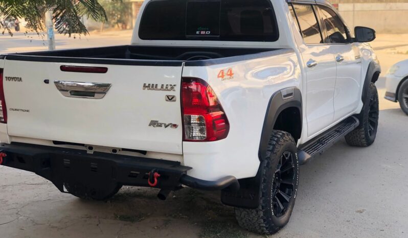 
								Used 2017 Toyota Hilux full									