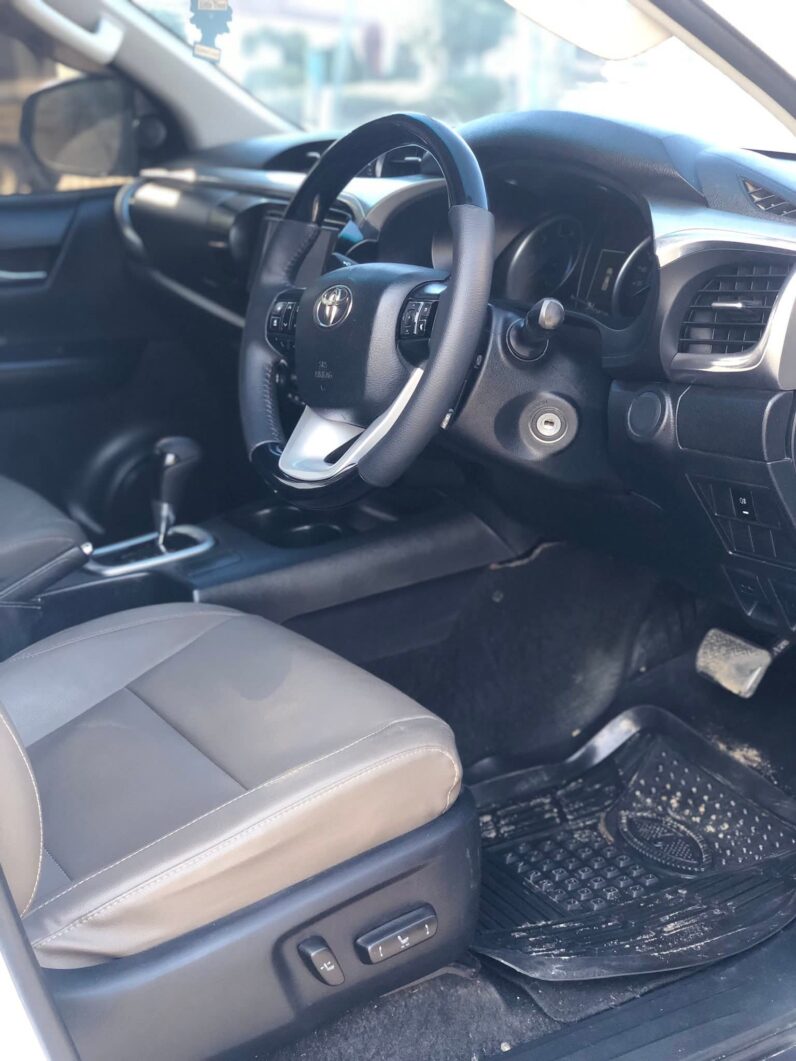 
								Used 2017 Toyota Hilux full									