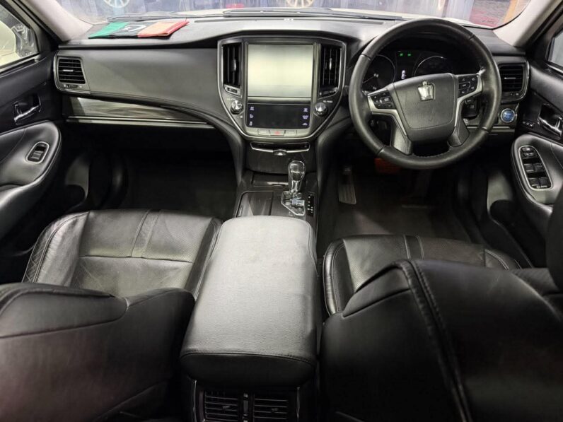 
								Used 2014 Toyota Crown full									
