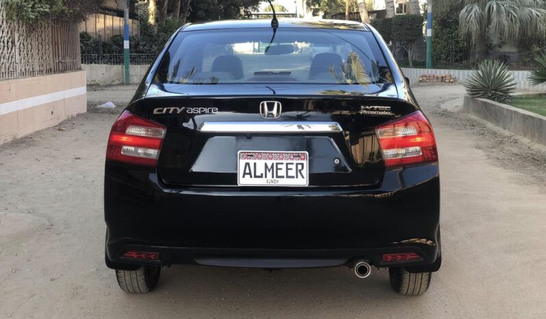 
								Used 2015 Honda City full									