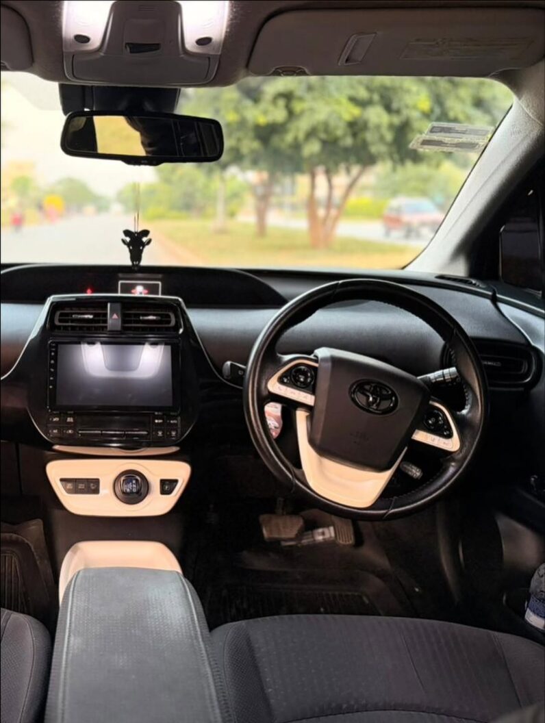 
								Used 2016 Toyota Prius full									
