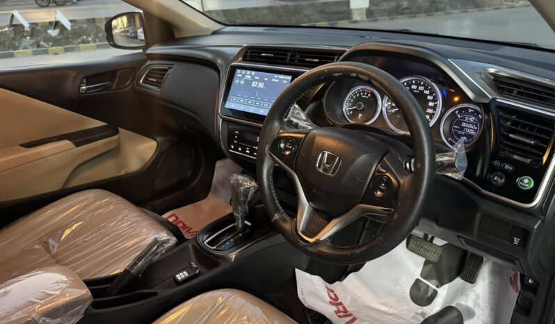 
								Used 2022 Honda City full									