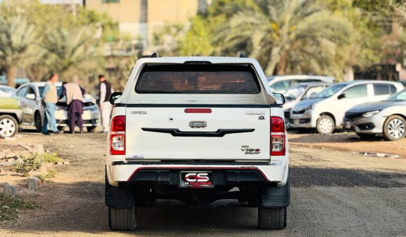 
								Used 2012 Toyota Hilux full									