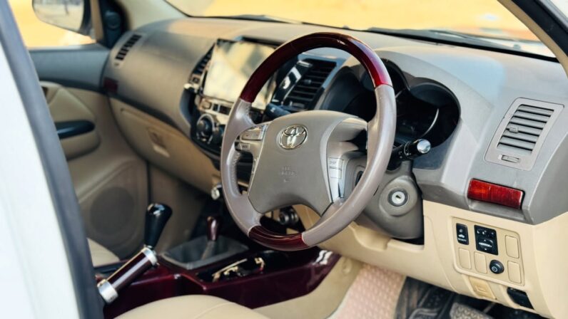 
								Used 2012 Toyota Hilux full									