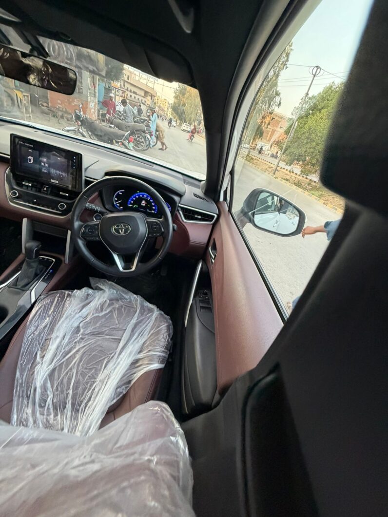 
								Used 2024 Toyota cross full									