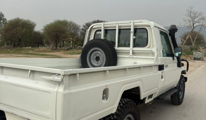 
								imported used 1987 Toyota Hilux full									
