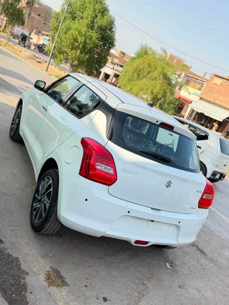 
								New 2025 Suzuki Swift full									