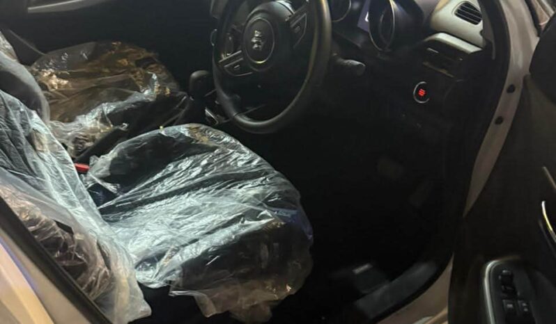 
								New 2025 Suzuki Swift full									
