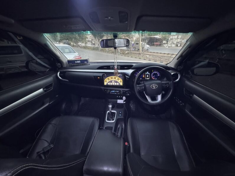 
								Used 2019 Toyota Hilux full									