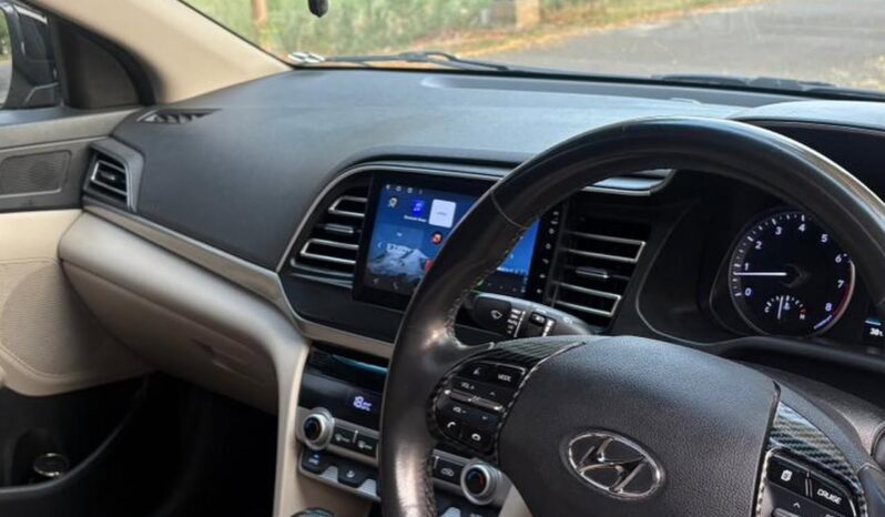 
								Used 2022 Hyundai Elantra full									