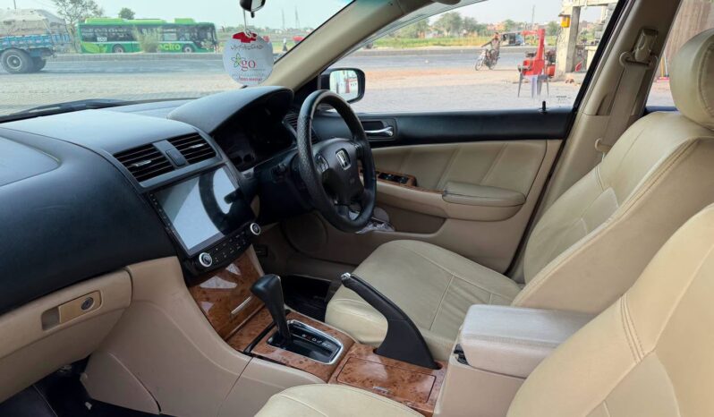 
								Used 2004 Honda Accord full									