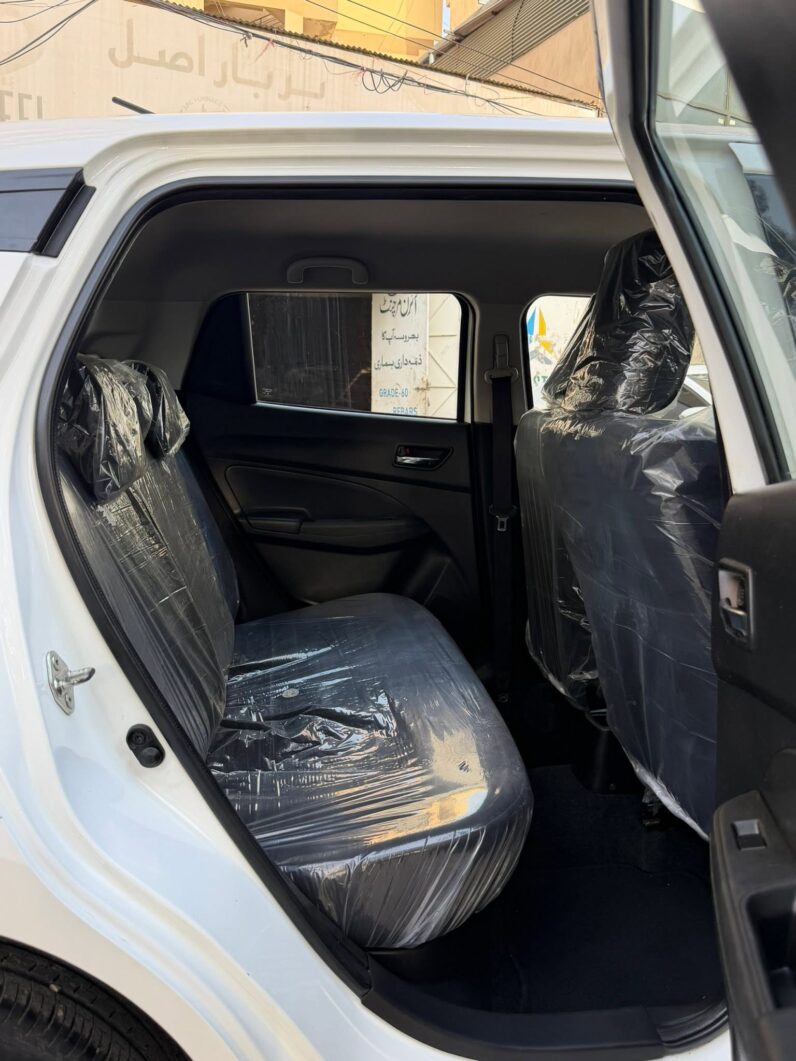 
								Used 2024 Suzuki Swift full									