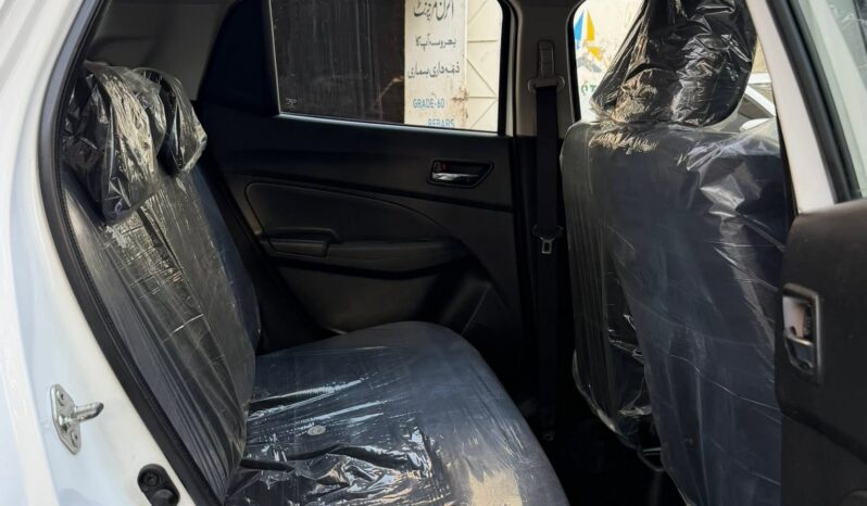 
								Used 2024 Suzuki Swift full									