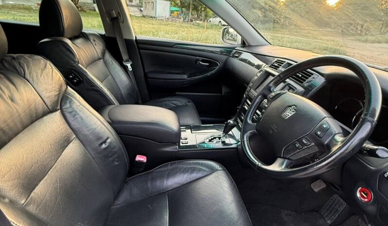 
								imported used 2005 Toyota Crown full									