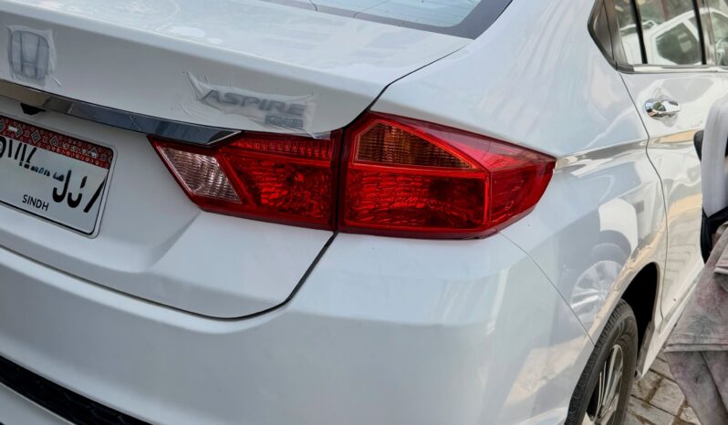 
								Used 2023 Honda City full									