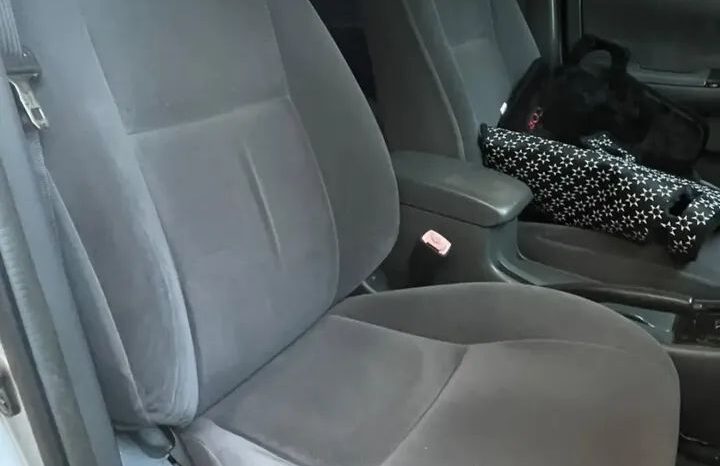 
								Used 2005 Toyota Corolla full									