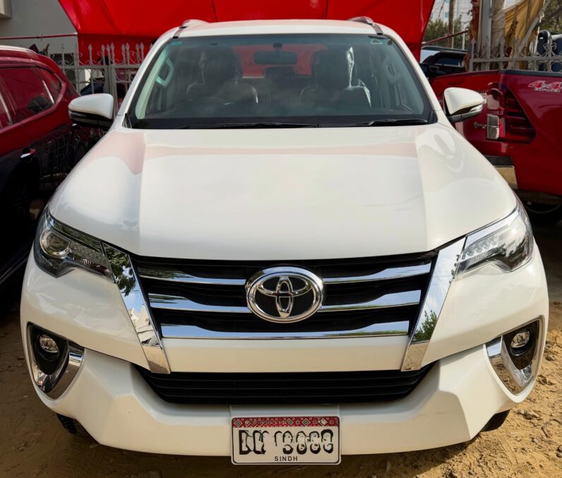 
								Used 2020 Toyota Fortuner full									