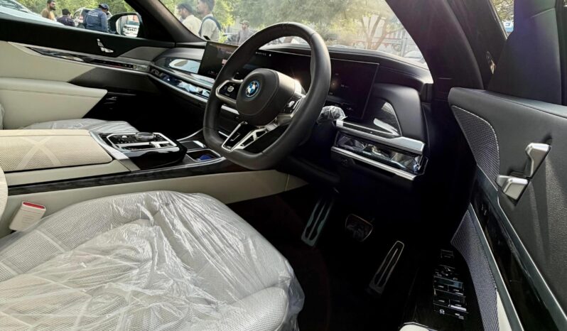 
								Used 2022 BMW i7 full									