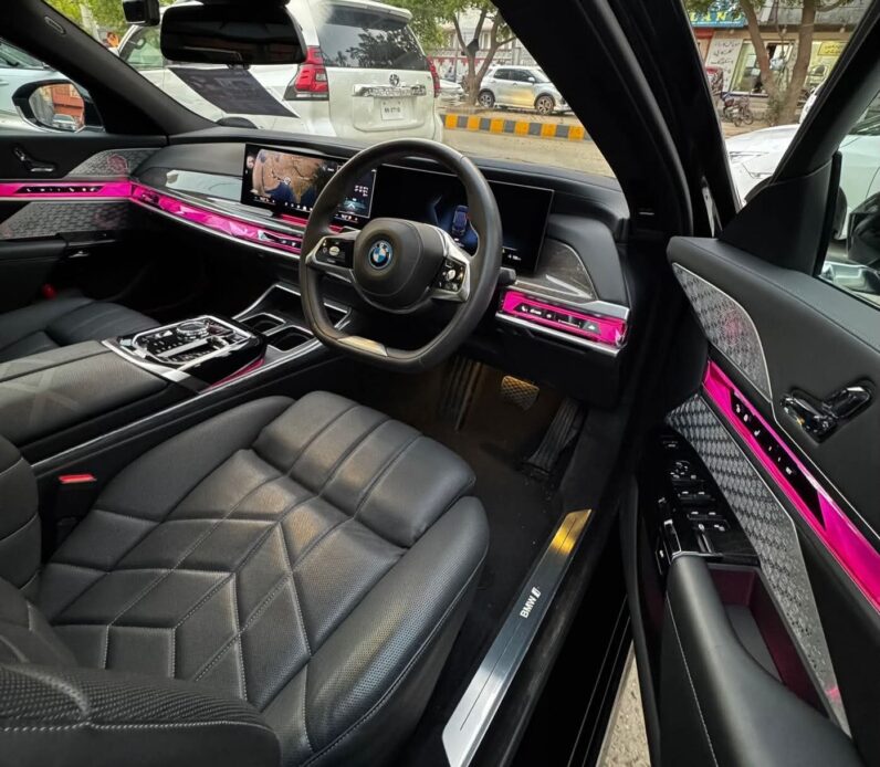 
								Used 2022 BMW i7 full									