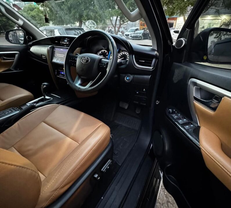 
								Used 2022 Toyota Fortuner full									