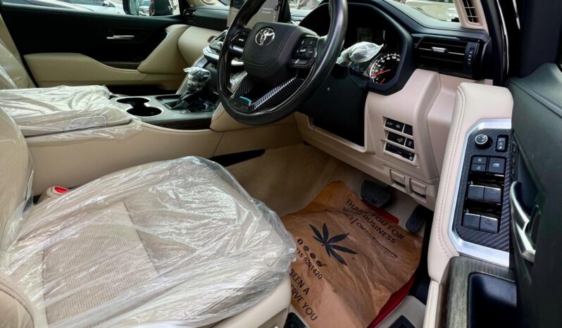 
								Used 2023 Toyota Land Cruiser full									