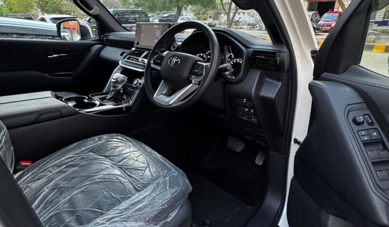 
								Used 2023 Toyota Land Cruiser full									