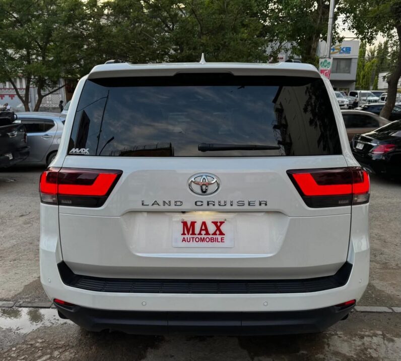 
								Used 2023 Toyota Land Cruiser full									