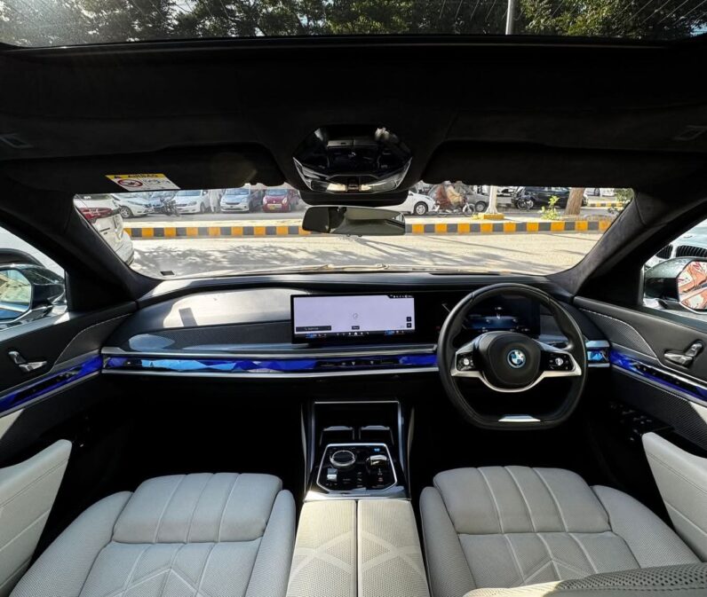 
								Used 2022 BMW i7 full									