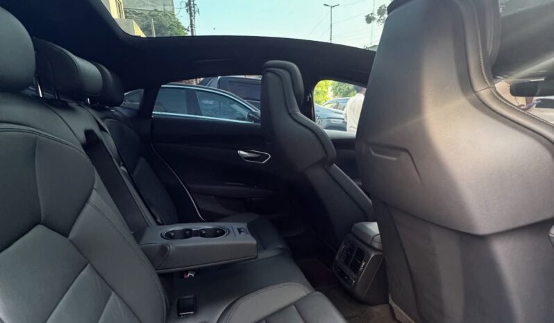 
								Used 2021 audi tron full									